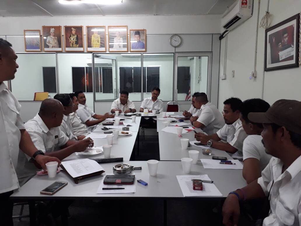 ddGopeng's tweet photo. Mempengerusikan Mesyuarat Jawatankuasa Pemuda Umno Bahagian Gopeng https://t.co/eWQzIF1IwJ