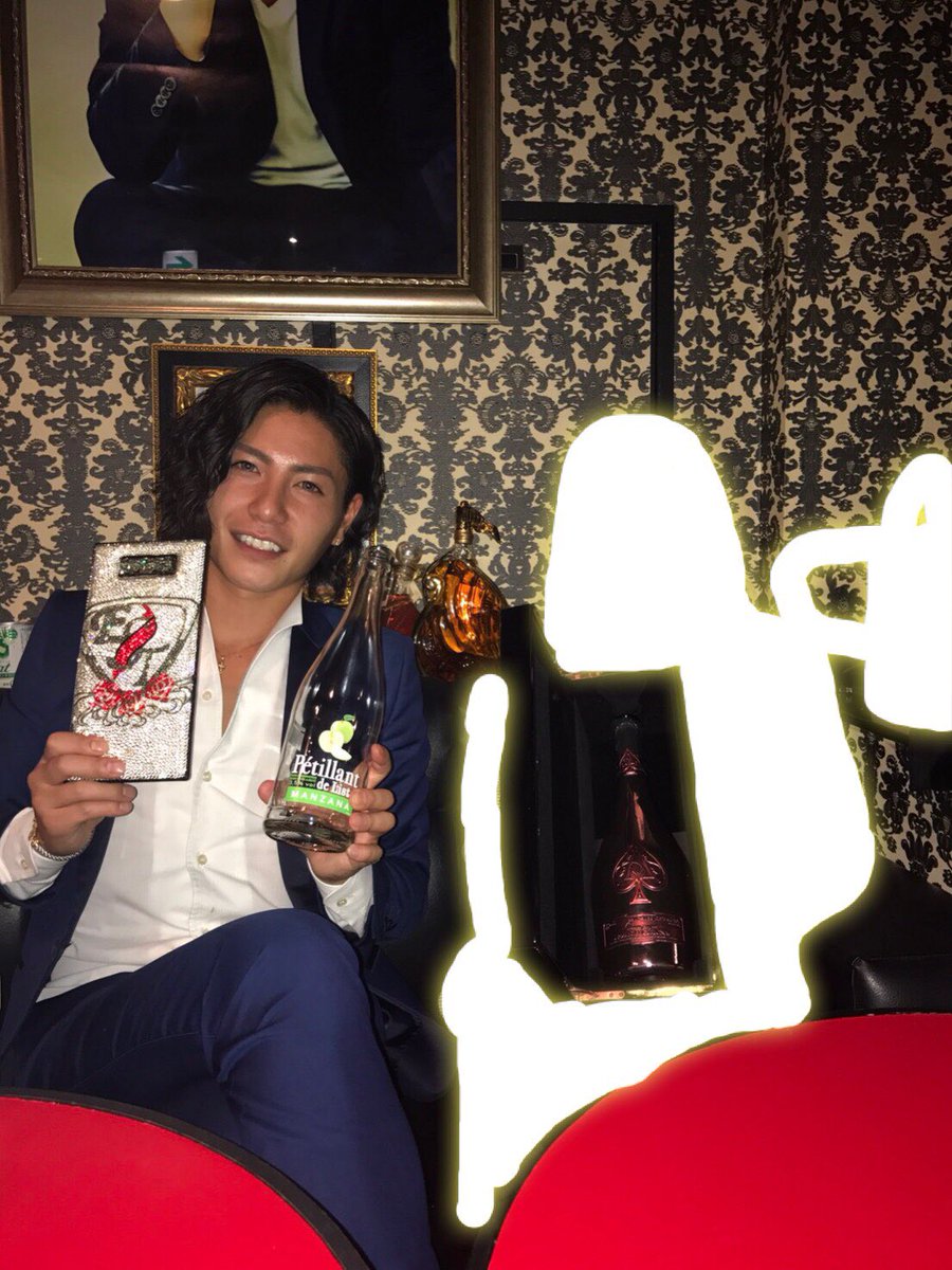 club_EST tweet picture