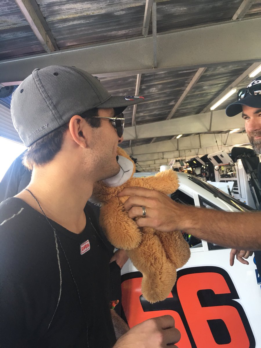 VinnieMiller_'s tweet photo. Vinnie meets @LarrytheLion66 before Larry rides around @TalladegaSuperS for @NASCAR_Trucks practice. https://t.co/UX2nwUGOOU