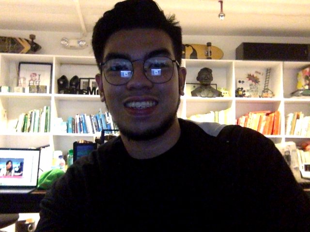 jethroolba's tweet photo. isang ojt selfie nga pala jan. #TeamMNL https://t.co/rn40mJ4hDo