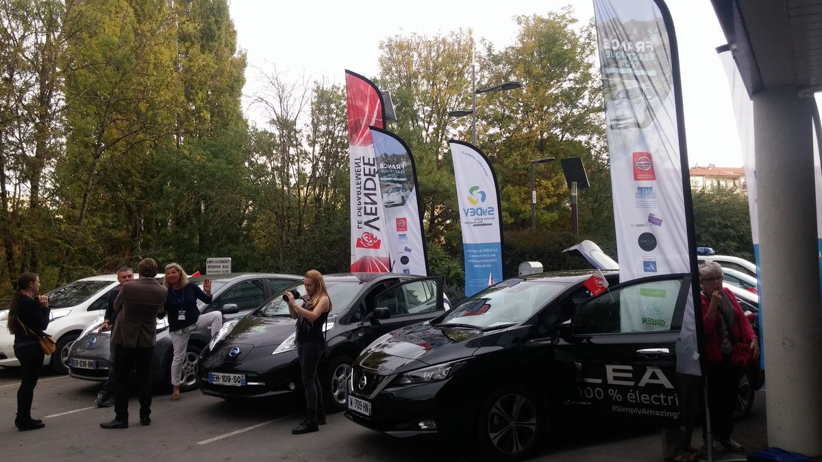 anne_sicard's tweet photo. Arrivée du #FranceElectriqueTour au @SyDEV_85 @LRSY_ville #DeveloppementDurable https://t.co/OnlrKmJKf1