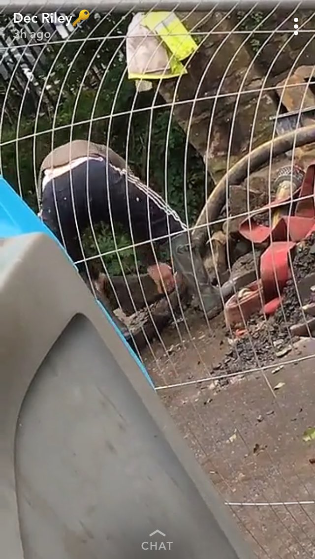 Joeflint182's tweet photo. @DecJRiley this photo is fucking my head up mate, is the fence bent forward or towards the right??? Awaiting confirmation https://t.co/Ikfl4mDUTA