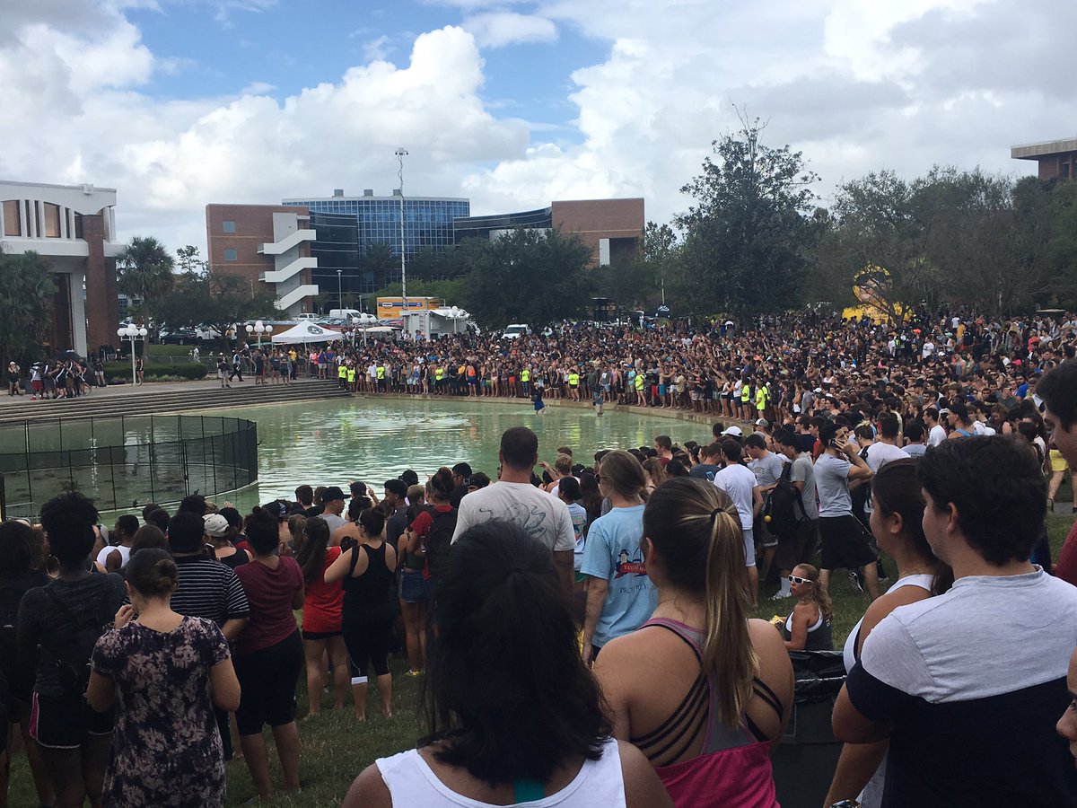 UCFSciences's tweet photo. Where you at @UCFSciences students!?!? #SpiritSplash17 #UCFHC17 https://t.co/eu6iC2xpqZ