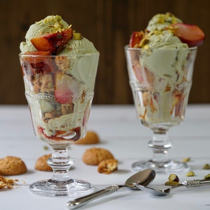 ElegantMidlife's tweet photo. Roasted Peach and Pistachio Sundaes https://t.co/FNtIvJFd9w A more sophisticated sundae recipe #sundaerecipe #roastedpeach #pistachiodessert https://t.co/CqI01mRqSj
