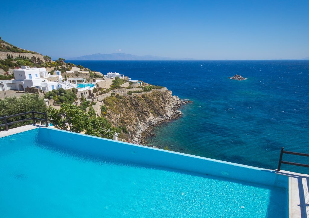aqvaliving's tweet photo. - Enjoy this view while relaxing at #villahermes #mykonos #greece - #ultraexclusive #resort #aqualiving #aqualivingvillas #luxuryhomes https://t.co/5obgzmeyud