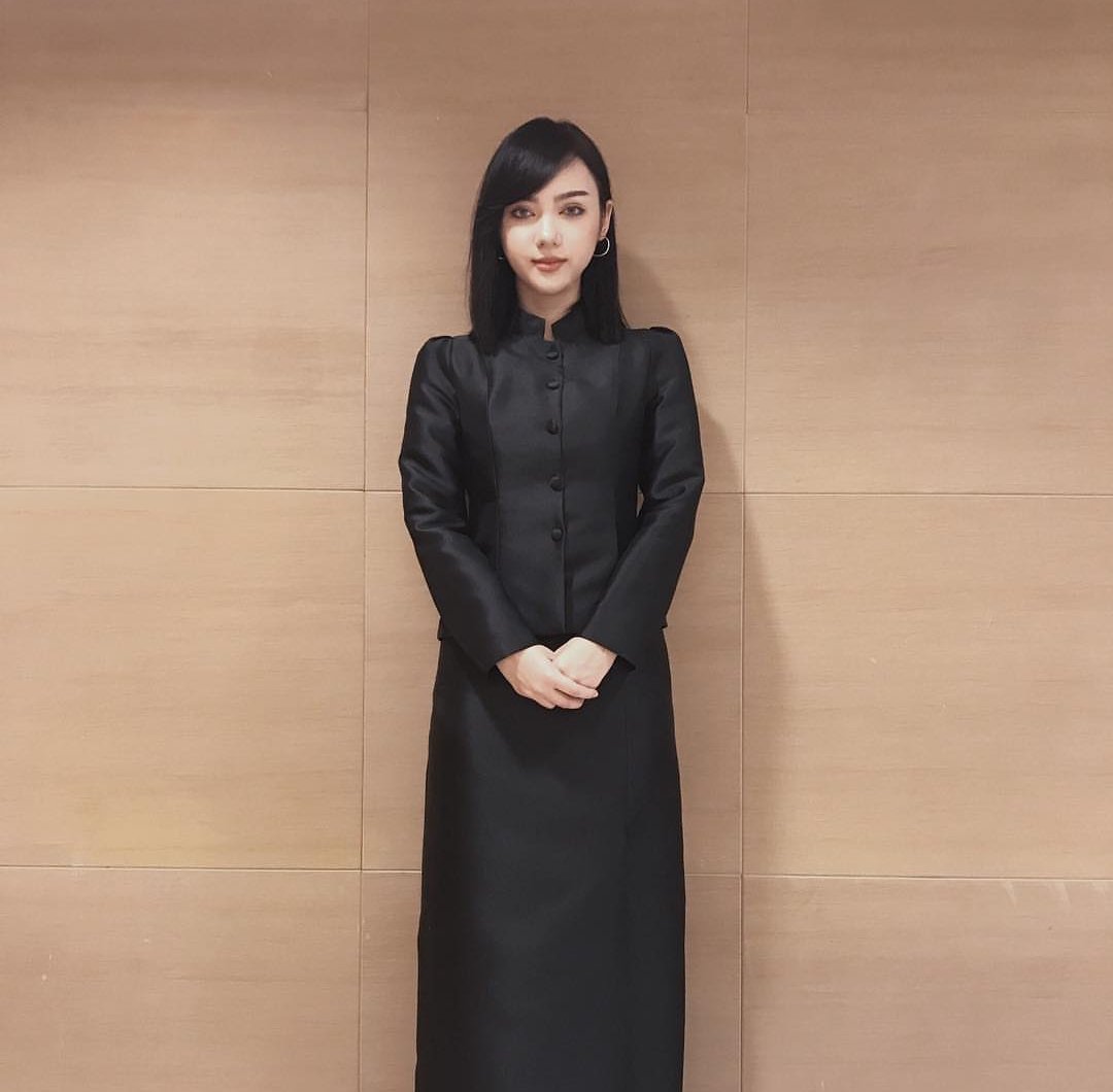 mbotweet's tweet photo. วันนี้ พลอยชมพู และ จิด้า MBOได้เข้าร่วมพิธีถวายความจงรักภักดีและน้อมสำนึกในพระมหากรุณาธิคุณเป็นล้นพ้นอันหาที่สุดมิได้ แด่พระบาทสมเด็จพระปรมินทรมหาภูมิพลอดุลยเดช  บรมนาถบพิตร  เนื่องในวันครบรอบ 1 ปี วันสวรรคต วันที่ 13 ตุลาคม 2560 ณ อาคารจีเอ็มเอ็ม 
แกรมมี่  เพลส #เรารักในหลวง https://t.co/K7yV93MCPB