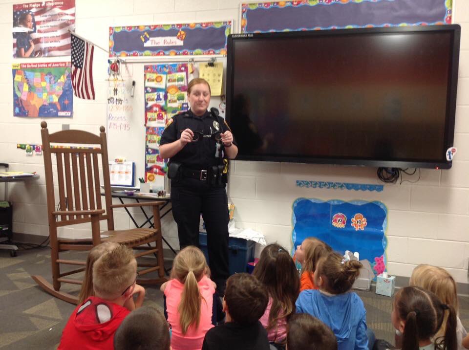 MrsSusor's tweet photo. Last week Officer Sabo came to talk to us ! Thank You! We loved learning about what you do to help in the community!!!#onerangernation https://t.co/JOFgWbO5Rj