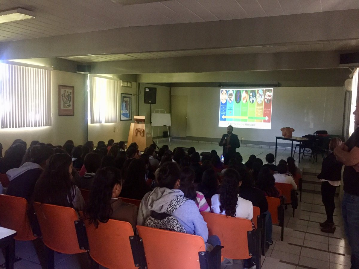 CONALEP130's tweet photo. @DIFMunicipalDgo en el Plantel #mesrosa https://t.co/XKyeBy6AEN