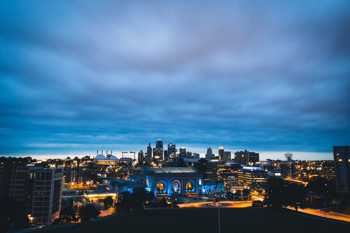 cbechard_'s tweet photo. Why do I love KC? Because it’s one of the most photogenic cities in this country. #KC5stars https://t.co/h2RU4aEr8h