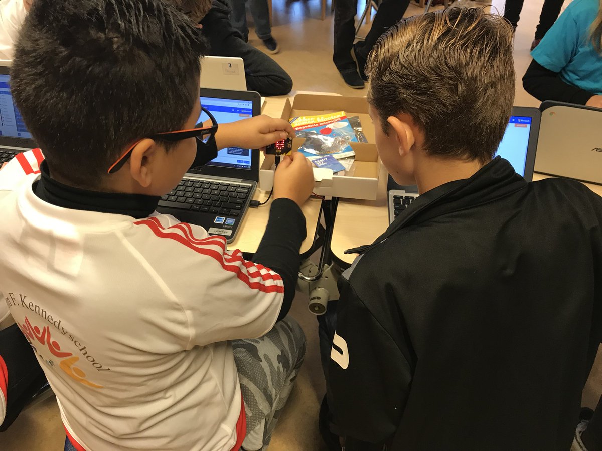 1 en al verbinding tussen de 13 <a href="/OPOD_Dordrecht/">OPOD_Dordrecht</a> scholen waar leerlingen van en met elkaar leren tijdens #expeditiemicrobit <a href="/FutureNLorg/">Stichting FutureNL</a>