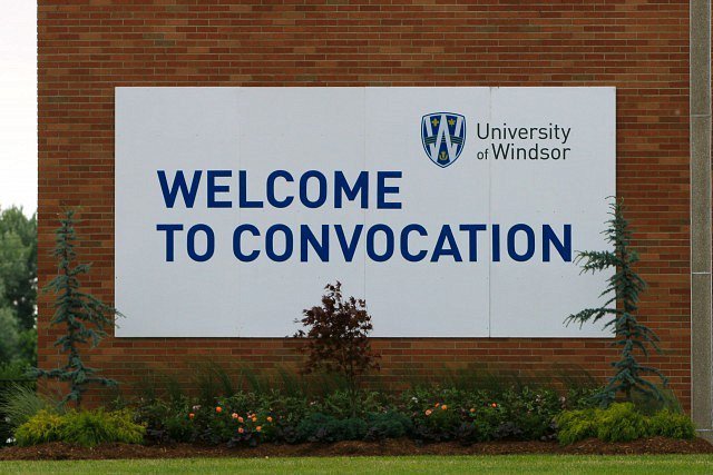 UWindsor To Graduate More Than 1,000 Students This Week windsorite.ca/2017/10/uwinds… https://t.co/xk9awy27Ij