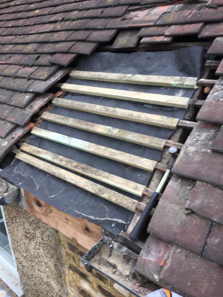 RoofsInKingston's tweet photo. Need a chimney taking down?
Call us today for a free estimate..
0208 241 8090 https://t.co/qLt0KuziBz