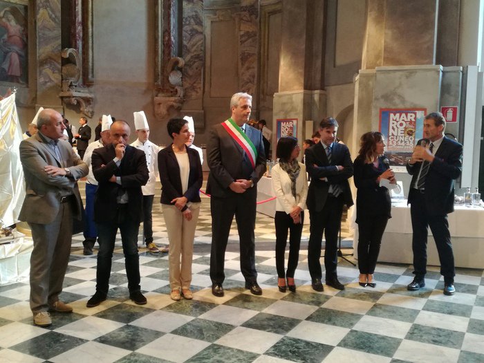 discoradioIT's tweet photo. Inaugurata questa mattina a #Cuneo la 19/esima Fiera Nazionale del #Marrone @AndreaOlivero @borgna_federico @ComunediCuneo https://t.co/abZIJwIRH8