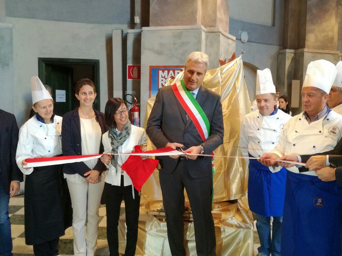 discoradioIT's tweet photo. Inaugurata questa mattina a #Cuneo la 19/esima Fiera Nazionale del #Marrone @AndreaOlivero @borgna_federico @ComunediCuneo https://t.co/abZIJwIRH8