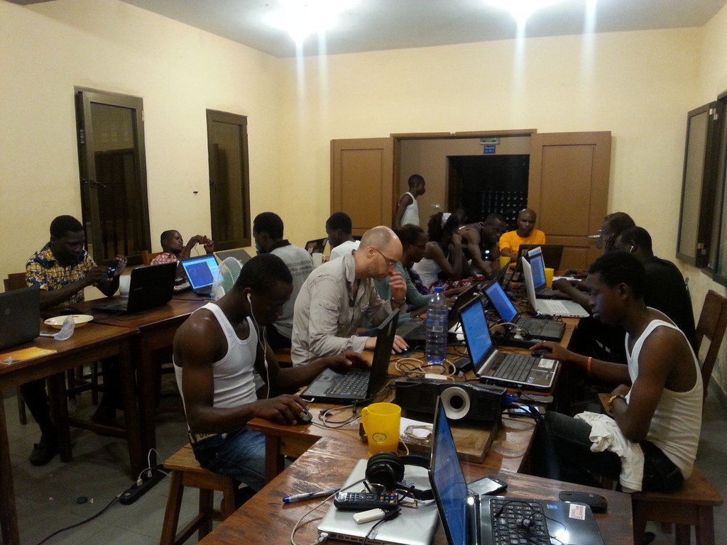 d_ogus's tweet photo. Oct17 go! Follow #ActionOifProjetEOF, dozens of workshops, #mapathon #OpenStreetMap #GIS Haiti+7 #WestAf countries https://t.co/057LHyRe2p https://t.co/cg1PHBXzjw