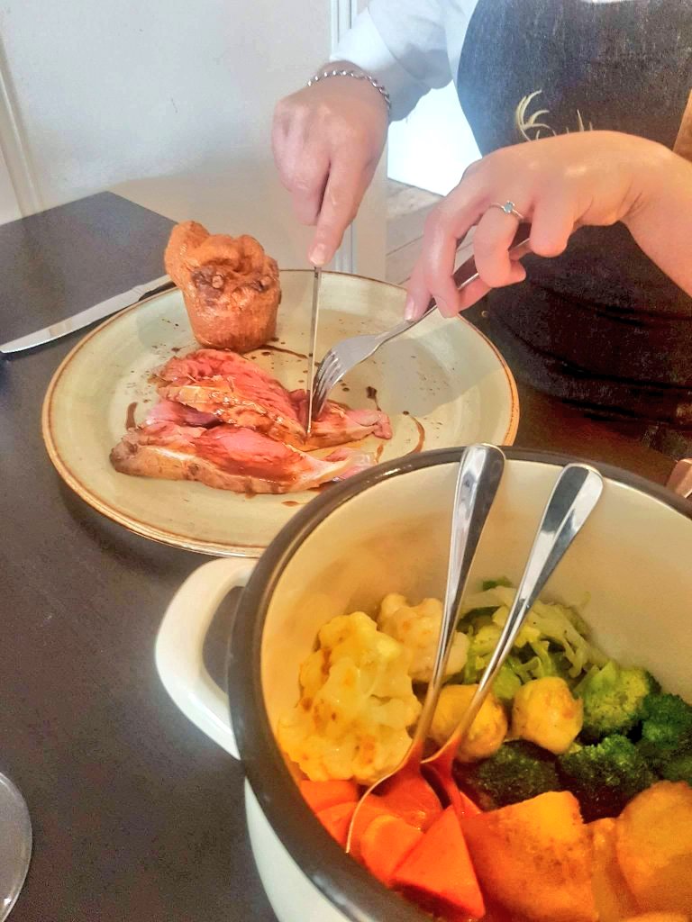 OakleyKitchen's tweet photo. Sunday Lunch in the Dining Room #yummy #fresh #gardengoodies #soiltoplate https://t.co/ELxpuRw53t
