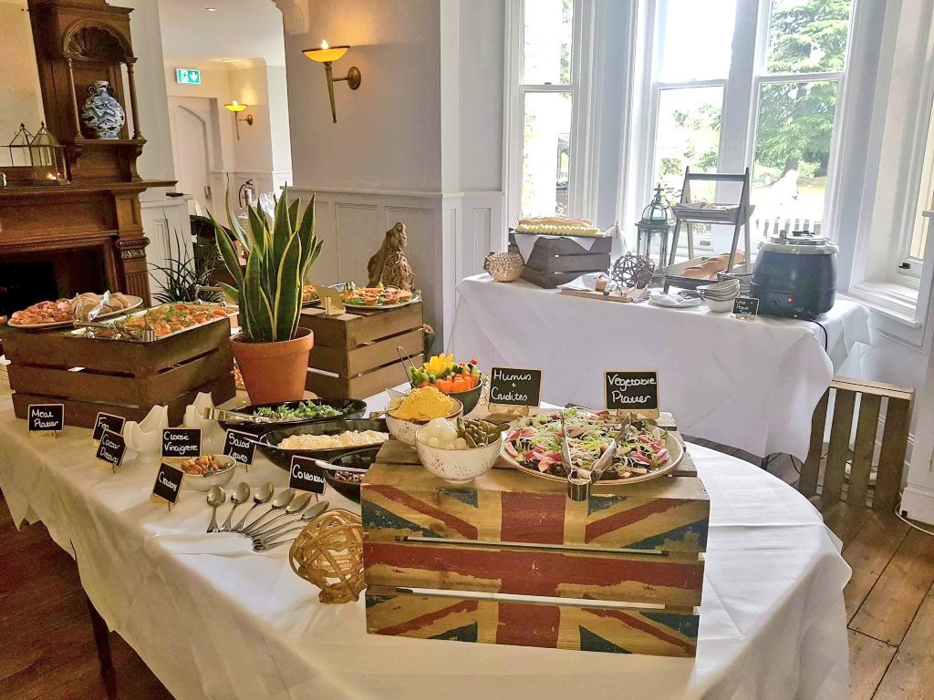 OakleyKitchen's tweet photo. Sunday Lunch in the Dining Room #yummy #fresh #gardengoodies #soiltoplate https://t.co/ELxpuRw53t