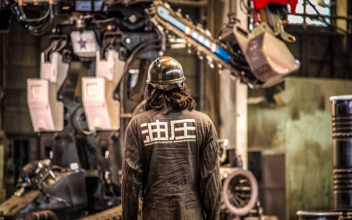 verge's tweet image. The USA is taking on Japan in a giant robot duel you can watch next Tuesday theverge.com/2017/10/12/164…