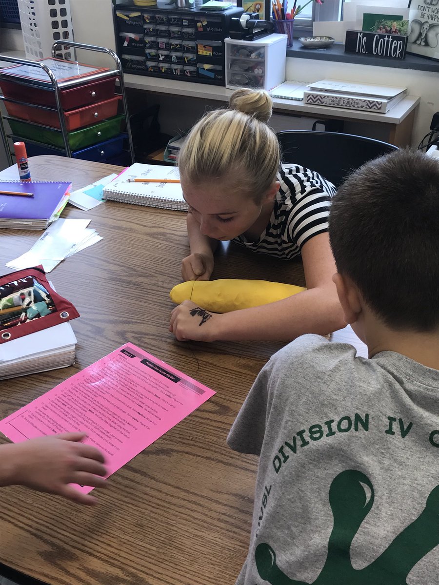 ms_cotter6th's tweet photo. Exploring the relative size of planets using play doh! #spaceforthinking https://t.co/17GNHAJaLc