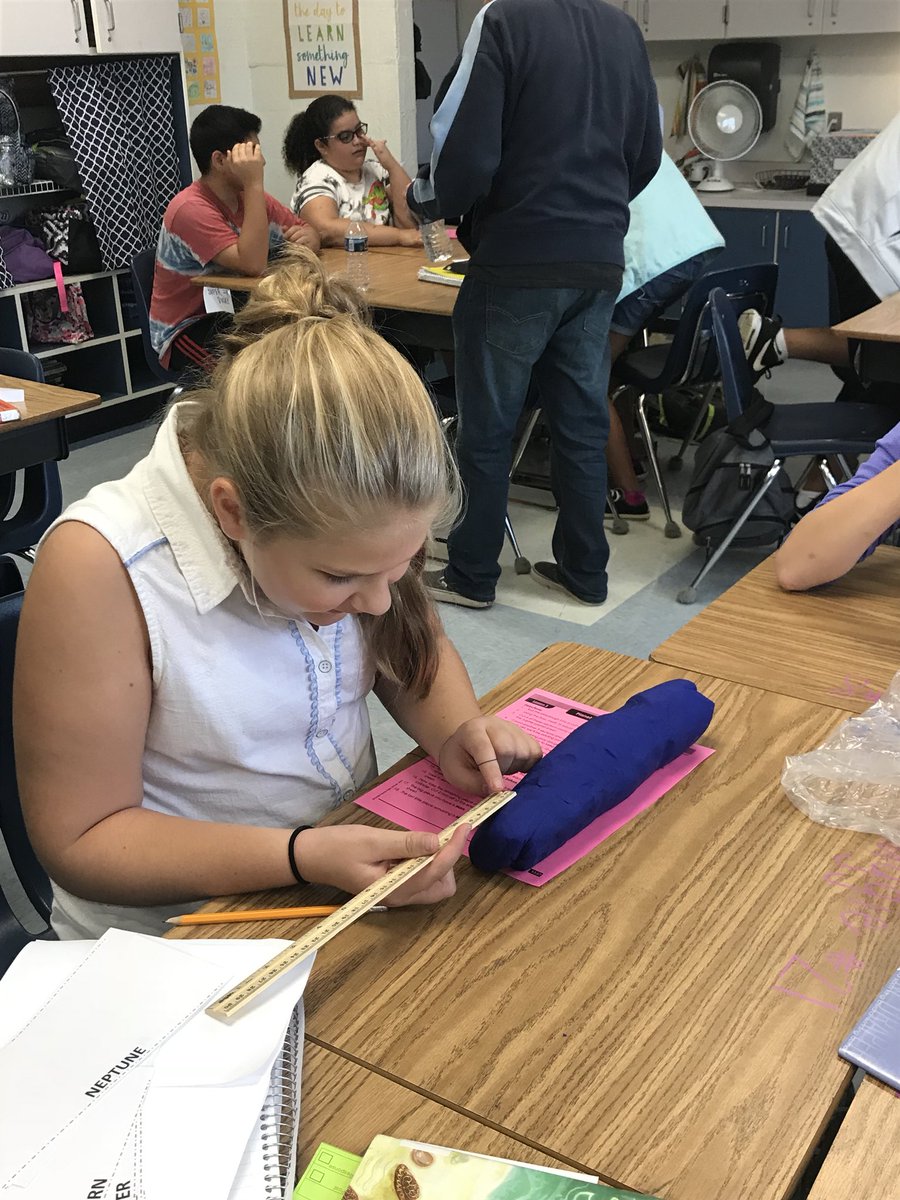 ms_cotter6th's tweet photo. Exploring the relative size of planets using play doh! #spaceforthinking https://t.co/17GNHAJaLc