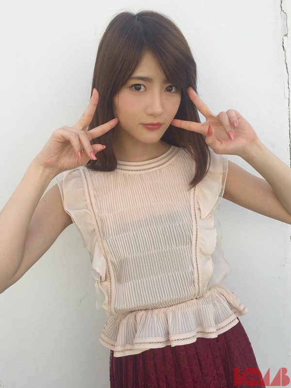 Twitter 上的 Bomb編集部 では 先ほどお伝えしたオフショットを 乃木坂46のキリリ可愛いと言えば 若様こと若月佑美でしょう ｂｏｍｂ11 月号ではリラックスした表情はもちろん 大人の香り漂うショットもとてもステキなのです 必見なのです 若様 若月佑美