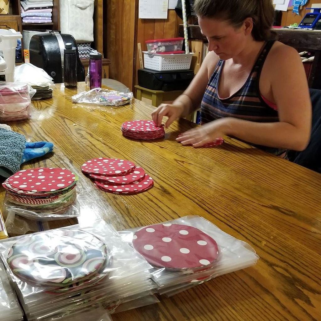 PalmettoMtn's tweet photo. @bellebyjessi getting all those #jartoppers ready for all you #canners and #crafters https://t.co/RnUbJQt9mf https://t.co/Musn6Bw4Rs