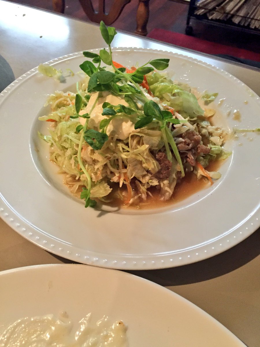 イナダシュンスケ على تويتر メキシカンサラダ にメキシ感皆無なのは洋食屋の国名料理のお約束か 温かい牛肉ソテーと千キャベツにキリっと酸味のたったドレッシングとマヨネーズが前菜というよりむしろ白飯を誘う 一見クレソンに見えるが実は豆苗 というのが地域密着