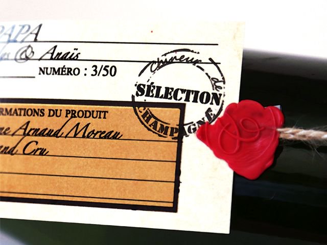 Offrir une bouteille de #Champagne personnalisée ça fait toujours son petit effet ! buff.ly/2yiKpT2 #Cadeau <a href="/ChineurdeChamp/">Chineur de CHAMP</a>
