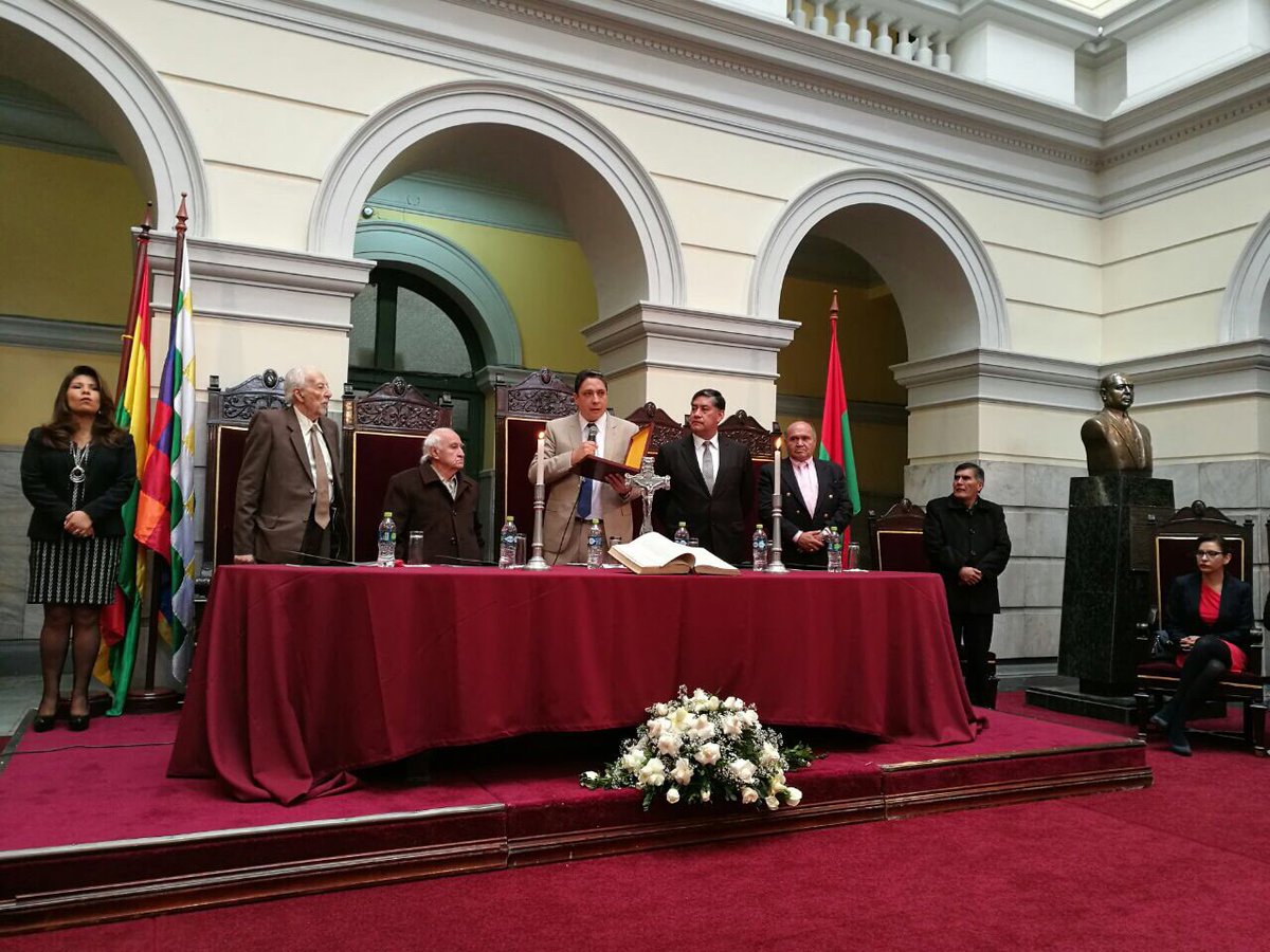 ArceZaconeta's tweet photo. Felicitaciones para todos los abogados y abogadas en nuestro día. Un homenaje especial a Manuel Morales Davila maestro y ejemplo de muchos https://t.co/5qKPG0N63d