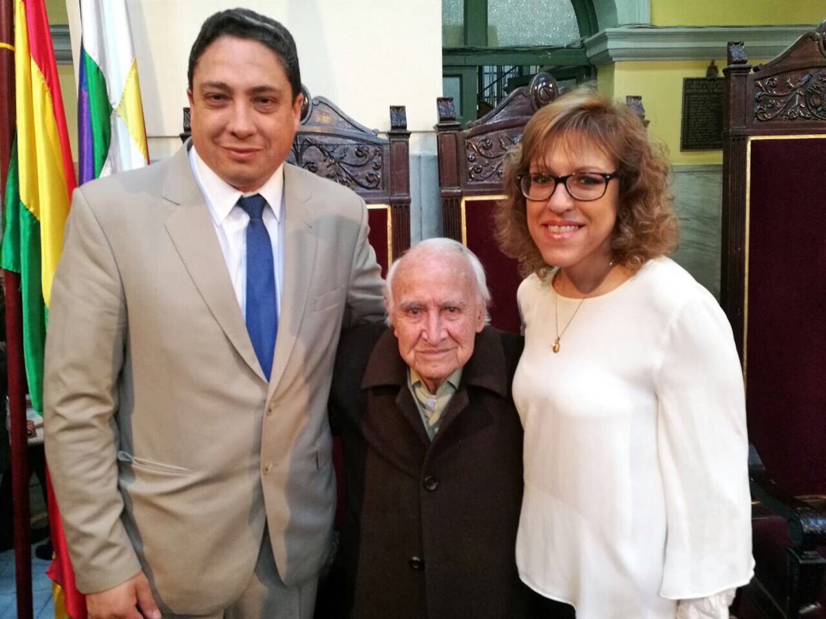 ArceZaconeta's tweet photo. Felicitaciones para todos los abogados y abogadas en nuestro día. Un homenaje especial a Manuel Morales Davila maestro y ejemplo de muchos https://t.co/5qKPG0N63d