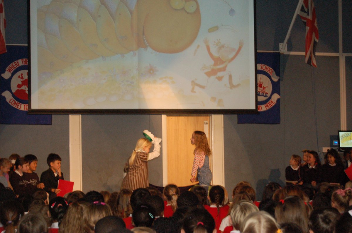 Redriff_Primary's tweet photo. 👸✨Stave Class charmed everybody with their mini production of #PrincessSmartypants this morning! 👑 #Year3 https://t.co/uB9wyq0Yne