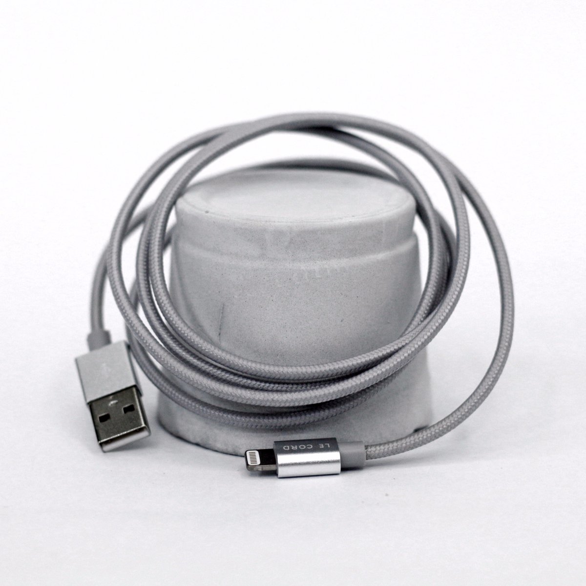 PowerMacCenter's tweet photo. Toss it in your bag or on your desk, @lecordcables 1M Textile Cable is made to be tangle-free and ready to use anytime you need it. https://t.co/bGgWqq73yK