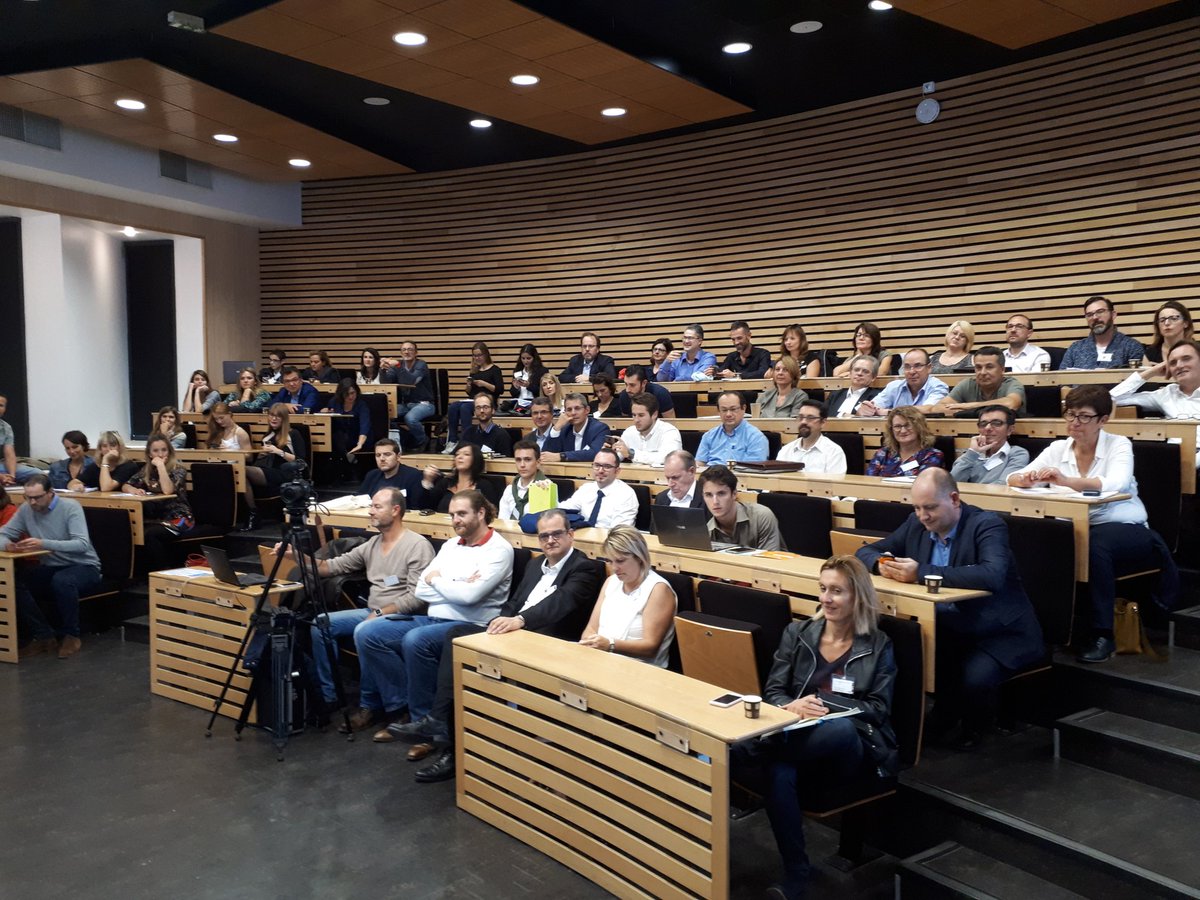 Debut de la pléniere #Smarketing et #socialselling : alignement entre service commercial et marketing au #socialsellingforum Bordeaux