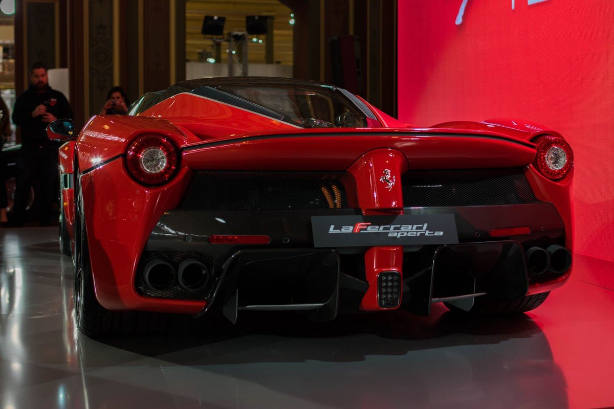 SpeedDemon250's tweet photo. #Ferrari unveiled this beautiful Rosso Corsa #LaFerrari Aperta at Melbourne's Motorclassica. 🏁 #70YearsOfFerrari 👏 https://t.co/yP1HZGFoFZ