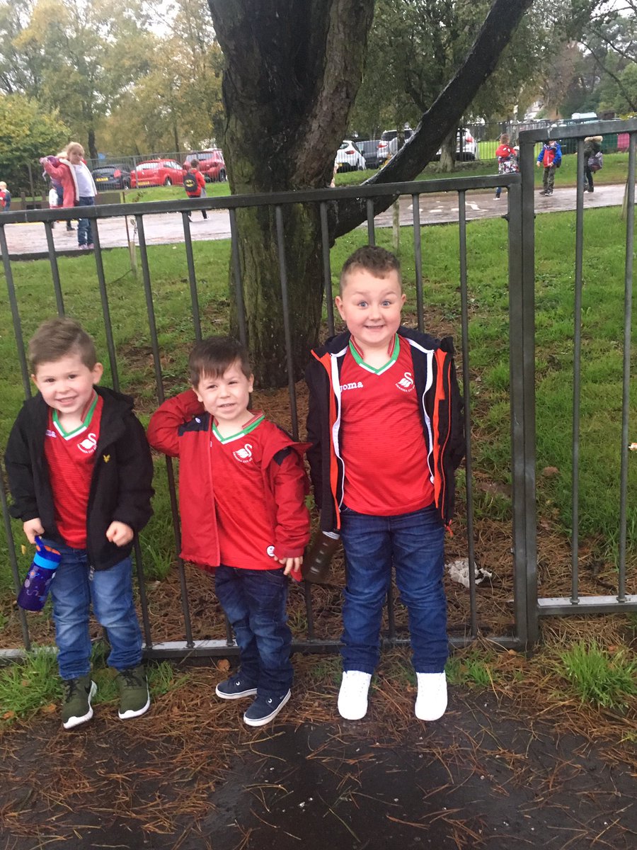 lisamidwinter's tweet photo. Shwmae day at @BGrovePrimary football shirts all round #schoolfun #swansfans #friends https://t.co/lNNqSC7ClA