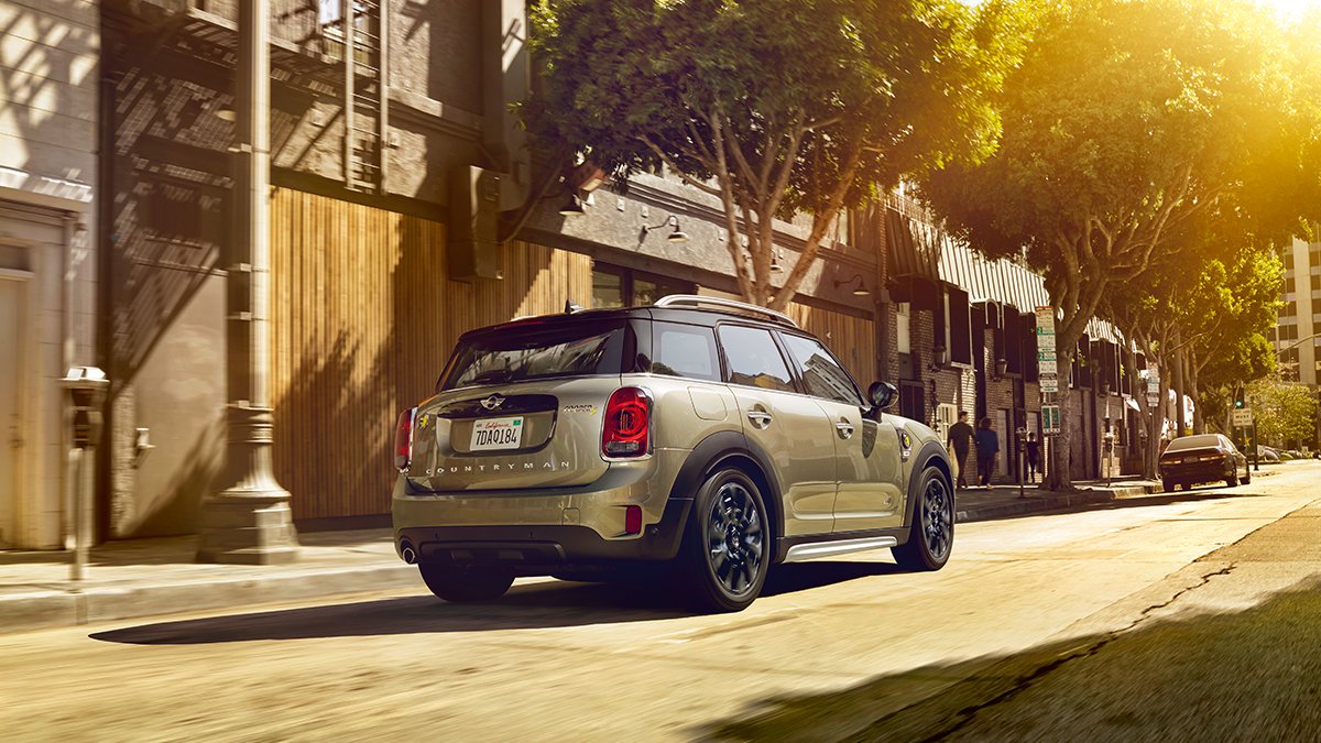 Fast forward to an electric future with the MINI #Countryman #pluginhybrid. Available now: bit.ly/MINI-e  #MINIelectric
