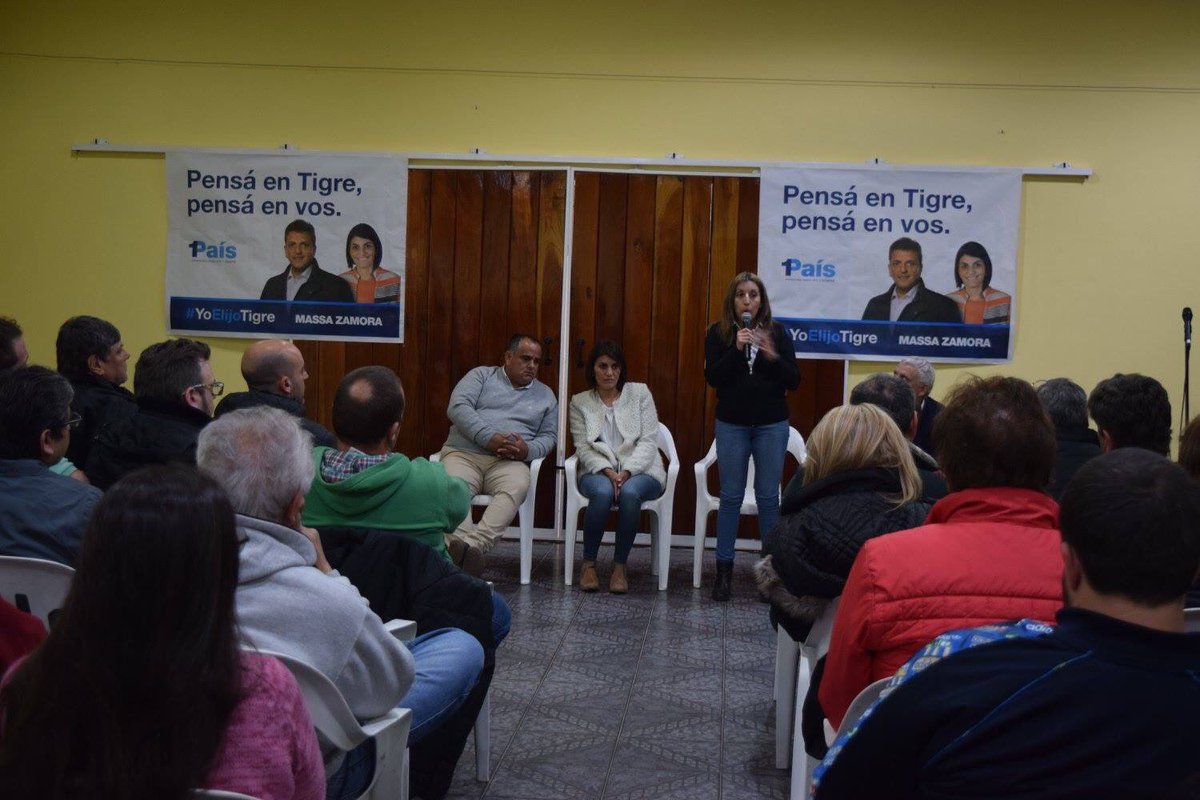 Nardialejandra1's tweet photo. Reunión con comerciantes de Rincon acercándoles las propuestas de 1Pais junto @GiselaLZamora!! Gracias por acompañarnos! @ZamoraJulio https://t.co/6GYcpe8DEm