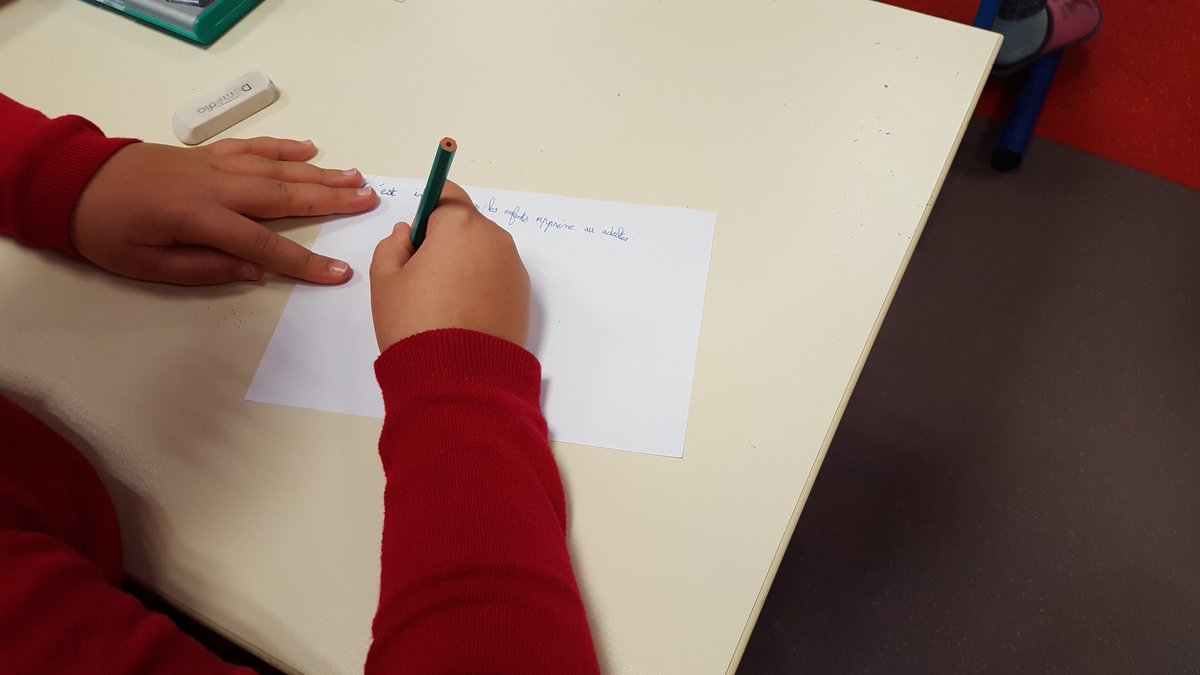 cdupuy5's tweet photo. Lors d'un #débatphilo  les élèves de @EcMorlac18 ont débattu sur "à quoi sert l école" et sur la notion d' apprendre @petitsphilous18 https://t.co/wWE238wrVG