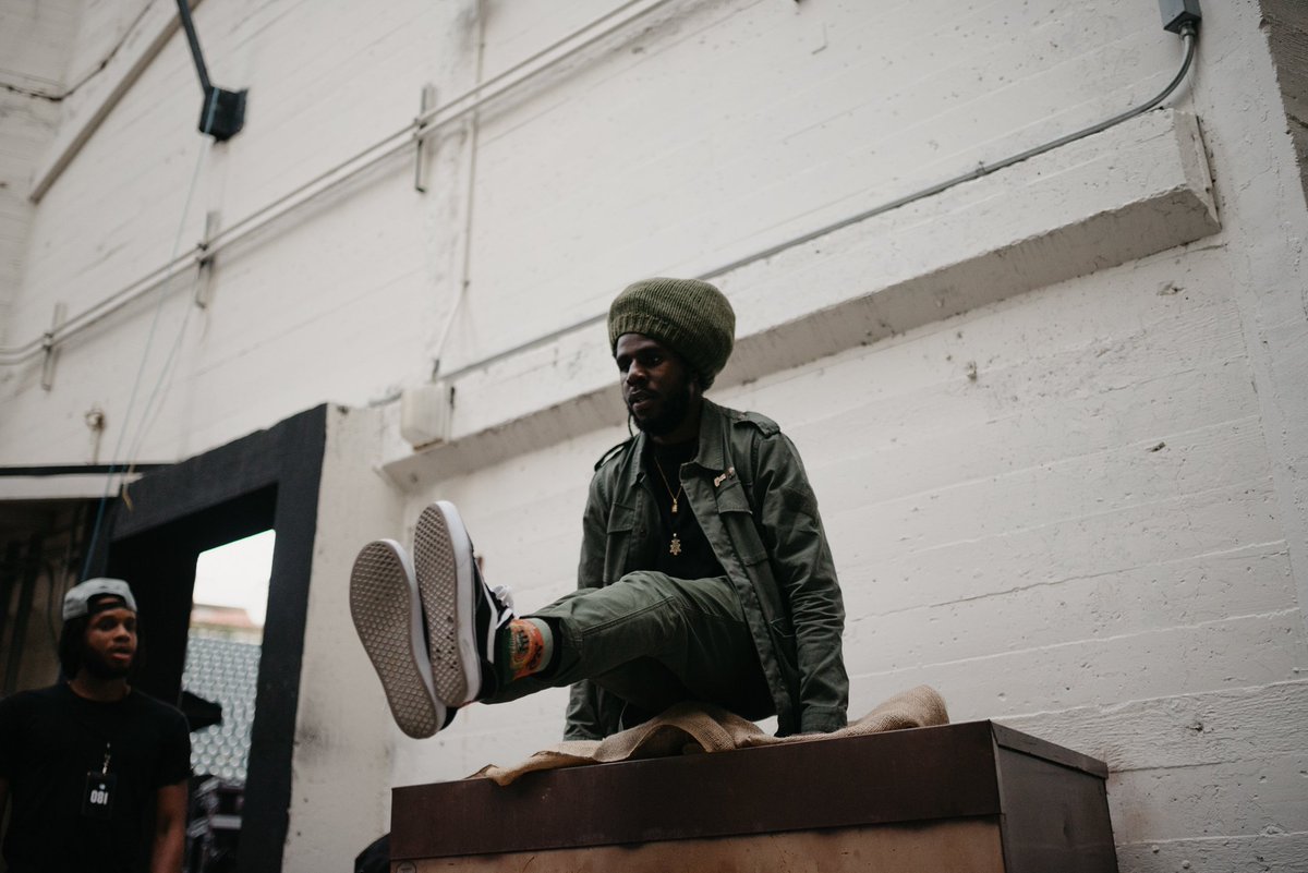 ChronixxMusic's tweet photo. Body strength is nothing without strength of mind

📷 @AllEyesOnIt https://t.co/mGAHN31xTj