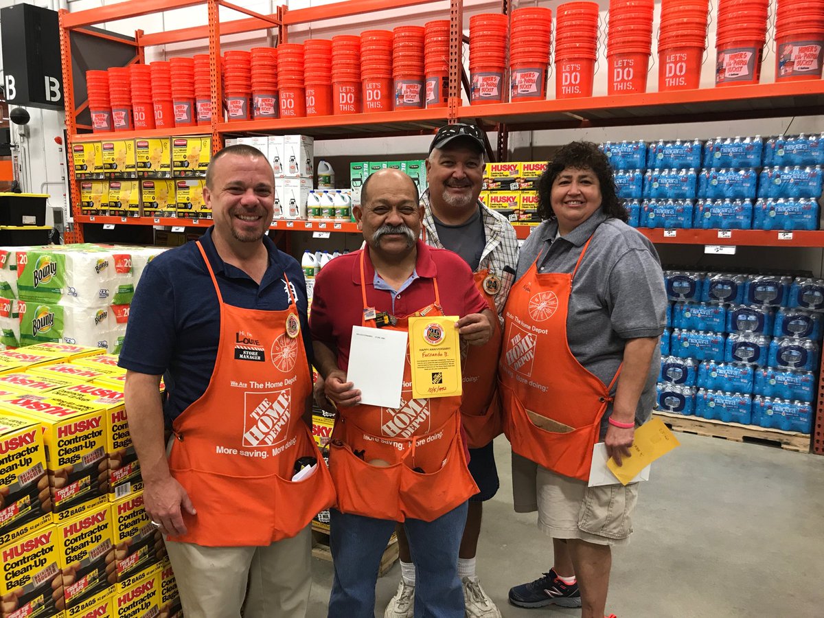 TuttleLouis's tweet photo. Celebrating Norma Richard and Fernando 25yrs with the HD! Thank you. @jreed4401 @ferodriguez101 @jess_ramirez_ https://t.co/7XUhvePq2r
