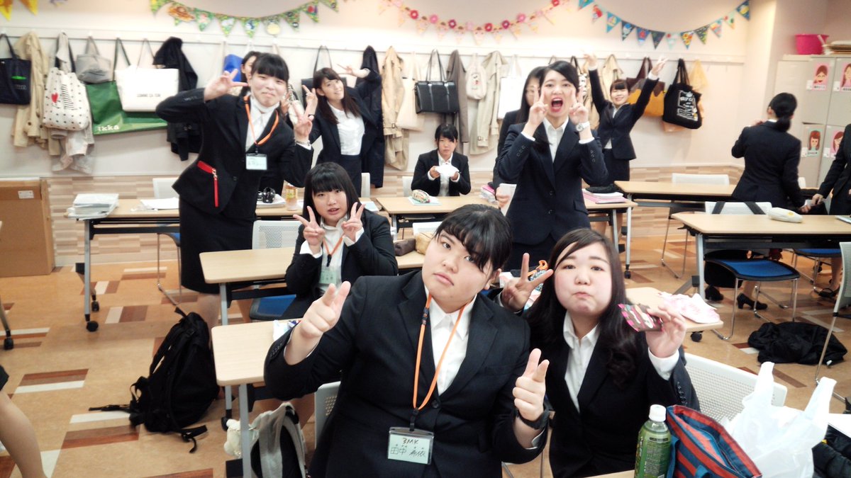 公式 札幌医療秘書福祉専門学校 V Tvittere ３ｍｋ 就職活動も笑顔で頑張ります リクルートスーツ みんなで頑張る T Co Mfcvu5p2lx