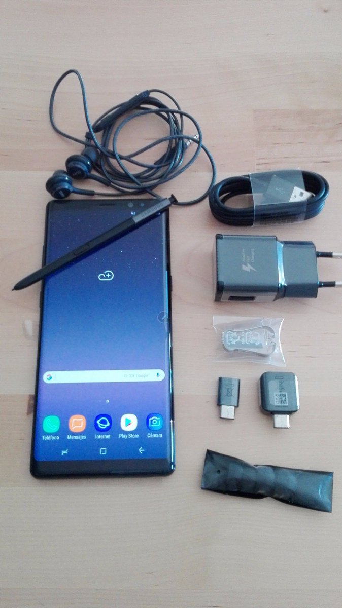 IKR_es's tweet photo. Unboxing del #galaxynote8. Contenido de la caja. #Samsung #note8 https://t.co/pMi8kD1QW5