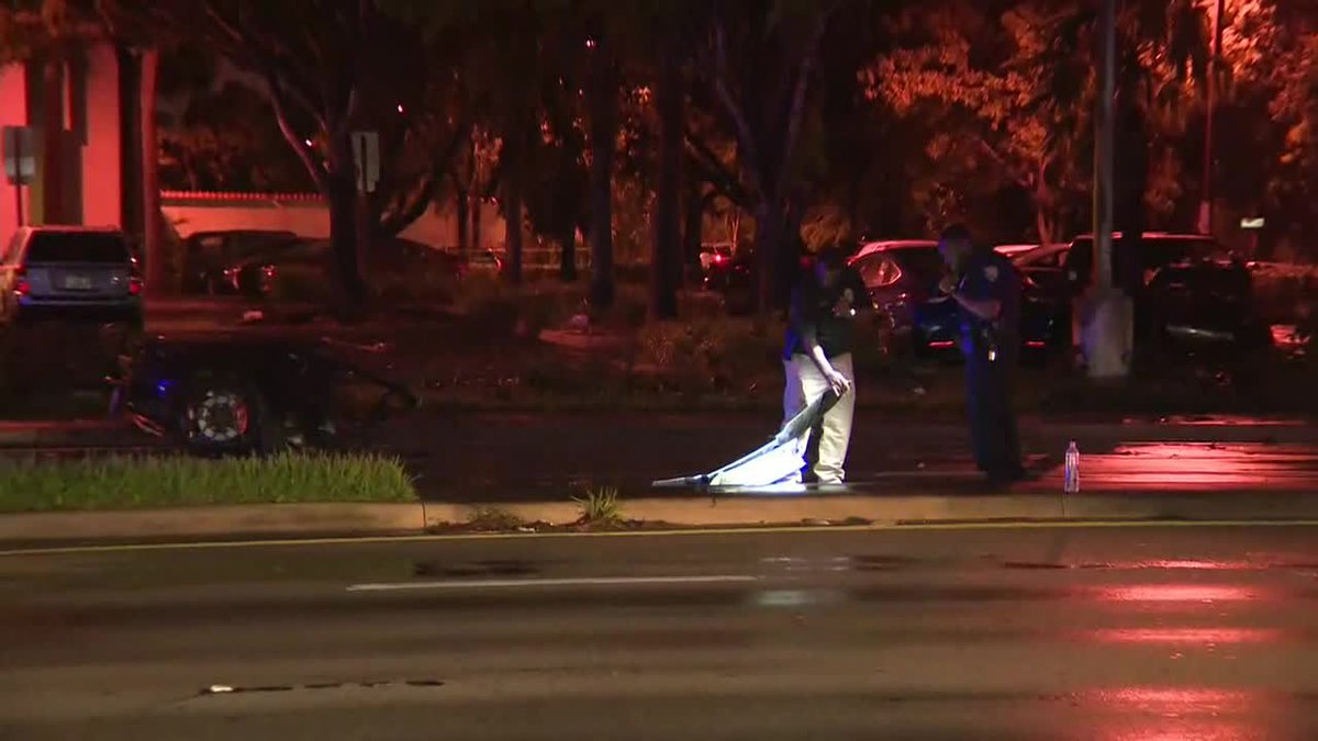 Lamborghini splits in half, catches fire after crash in North Miami Beach bit.ly/2kLCtGH?utm_me… https://t.co/p4wQPWqSmX