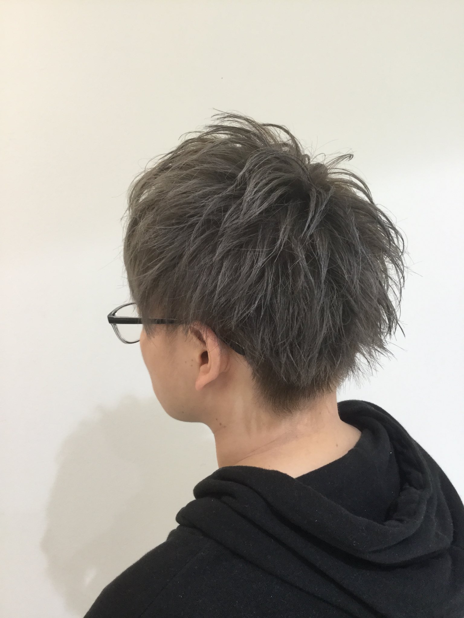 O Xrhsths 崎中沙太 Percut東梅田店 Sto Twitter 王道のマッシュ系ヘアです ネープとサイドを刈り上げることによってスッキリ感もアップ カラーはブリーチしてからの シルバー系にしました 大阪 寝屋川 美容室 メンズ メンズヘア ヘアスタイル カット