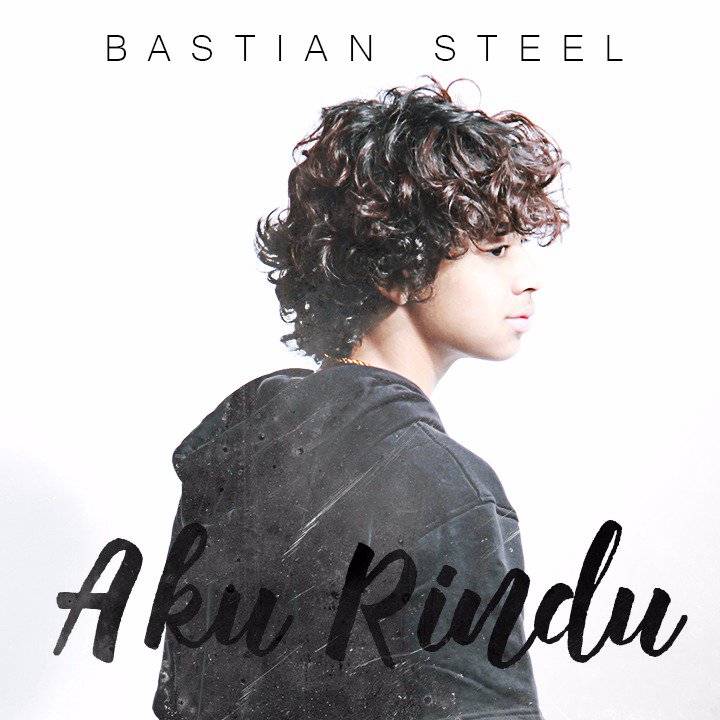 <a href="/bastiansteel/">Bastiansteel</a> mengaku tidak banyak mengalami kesulitan "biasanya bawain lagu yang up-beat &amp; sekarang temponya slow" #AkuRindu #BastianRindu