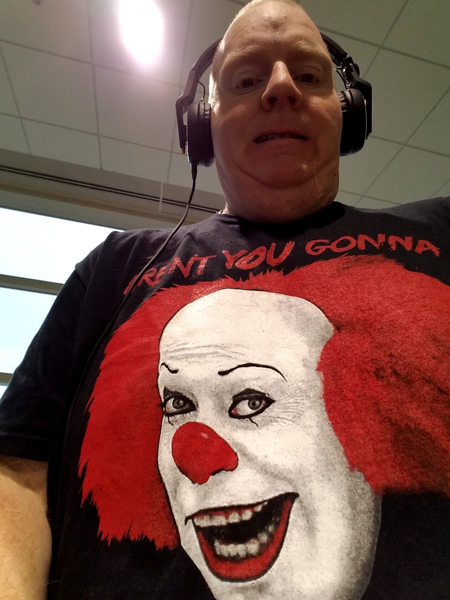 DJACEDD's tweet photo. DJ ACE rock in some tunes while waiting in Detroit. #talladega https://t.co/U7fjfFi1ue