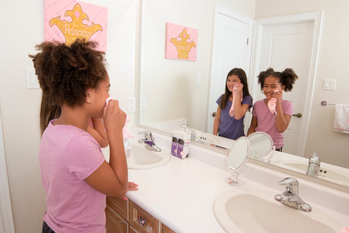 faceoffcloth's tweet photo. Happy #FriYAY
#FaceOff #FaceOffjunior #girls #allskintypes #gentle https://t.co/errfvbjTRh