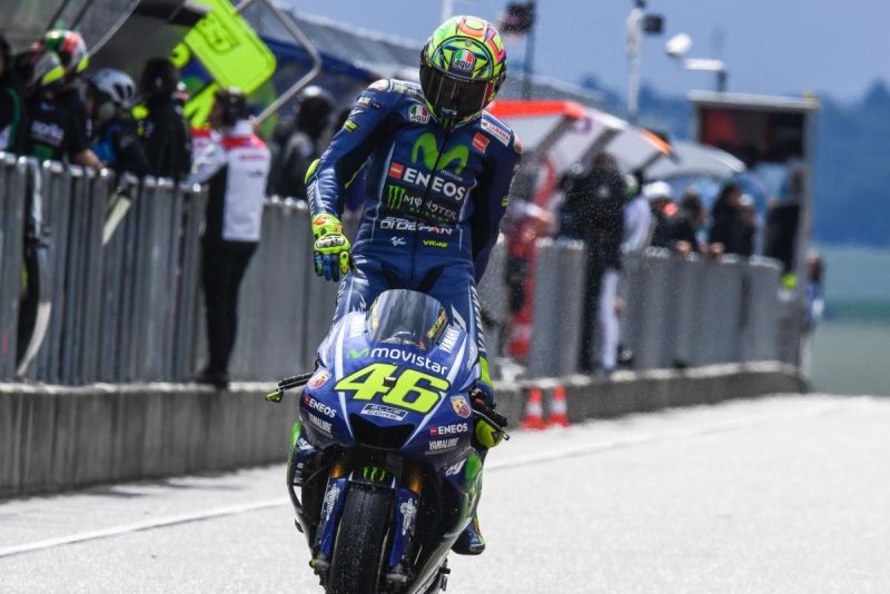 okezonenews's tweet photo. SPORT TIME: Daftar Gaji Pembalap MotoGP, Valentino Rossi dan Marc Marquez Miliki Pendapatan Sama https://t.co/NA7hJDnzls https://t.co/psJAGHgPOY