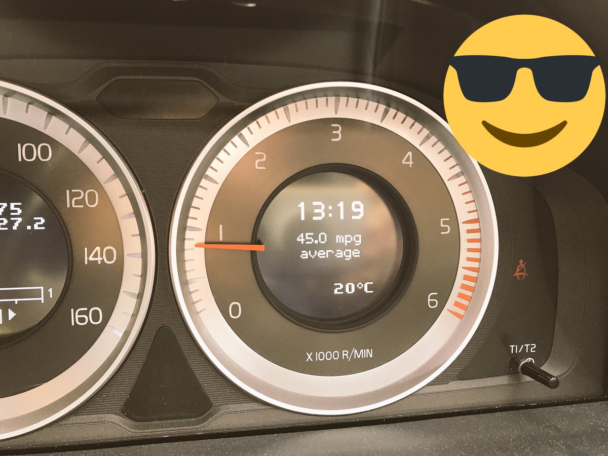 caritoestrada's tweet image. I think I can get used to 20C in the middle of October 😅🍂🍁 #warmoctober #FridayFeeling #crazyweather