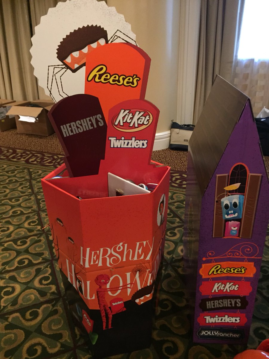 emma_etheridge's tweet photo. Itβs a chocolate wonderland here at #HCASymposium! Thank you @Hersheys for your support! https://t.co/aBww9sC5ci